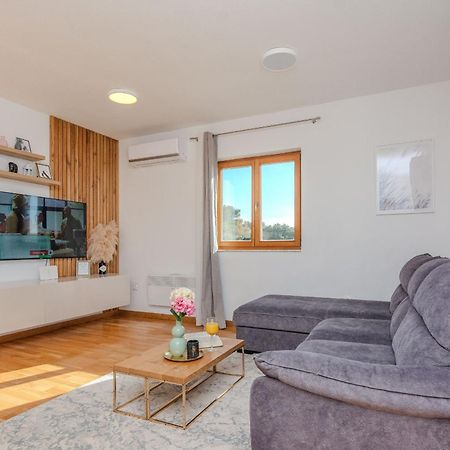 Holiday Home Lucy Пакоштане Екстер'єр фото