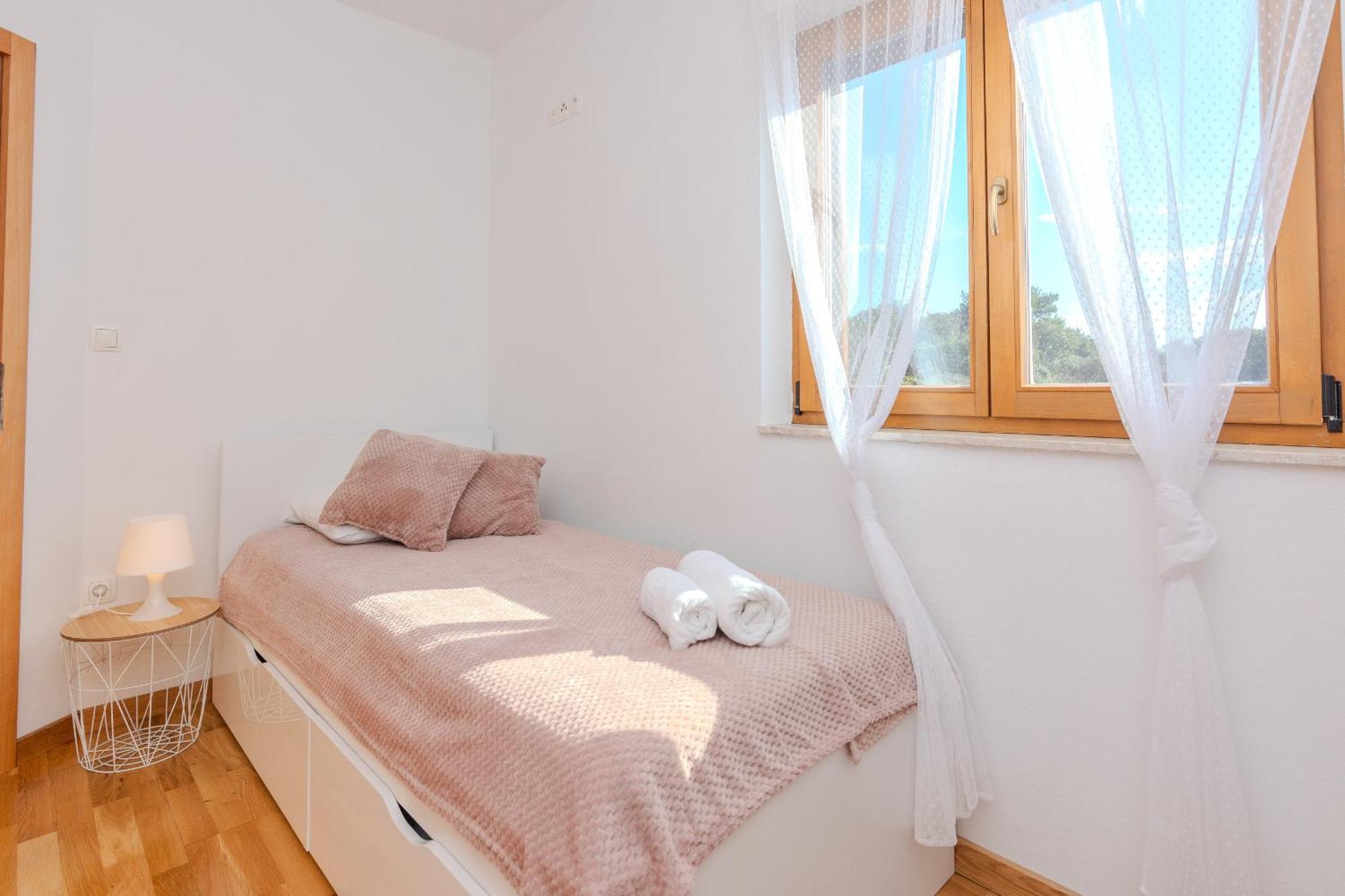 Holiday Home Lucy Пакоштане Екстер'єр фото